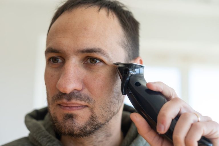 Quels sont les meilleurs rasoirs électriques pour les peaux sensibles ?