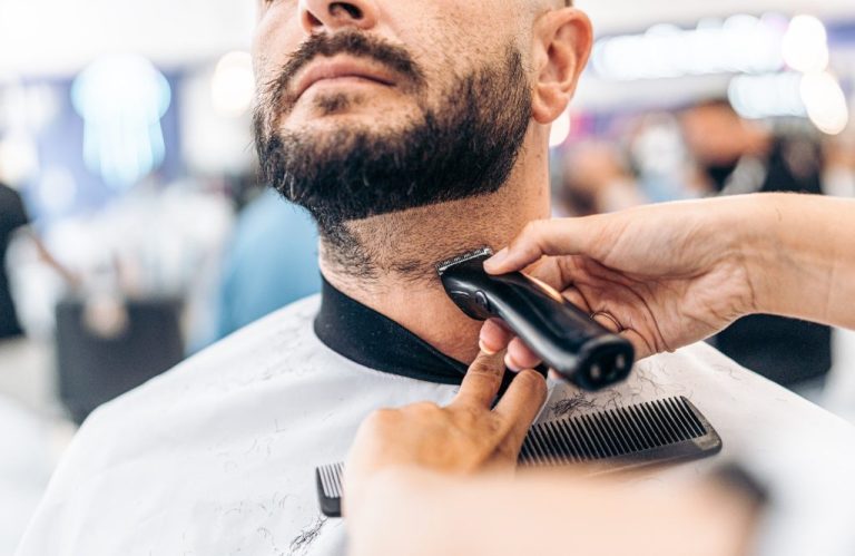 Quels sont les rasoirs électriques utilisés par les barbiers ?